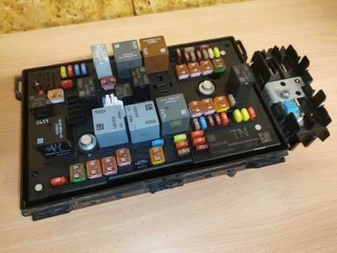 OPEL ZAFIRA C 1.6 TURBO FUSE BOX 13407948 TN