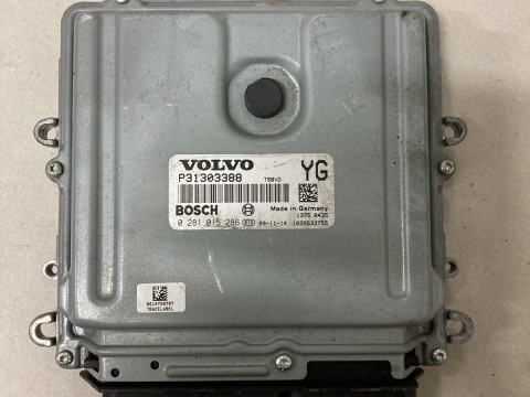 Volvo V70 III D5 Engine Control Unit 31303388 D5244T
