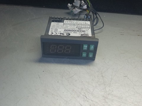 IR33 CAREL 0330834 TEMPERATURE CONTROLLER 