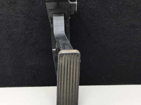 Mercedes gas pedal A2113000504