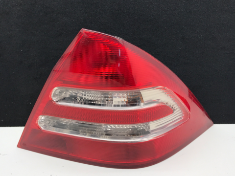 Mercedes C-class rear tail light A 2038200264