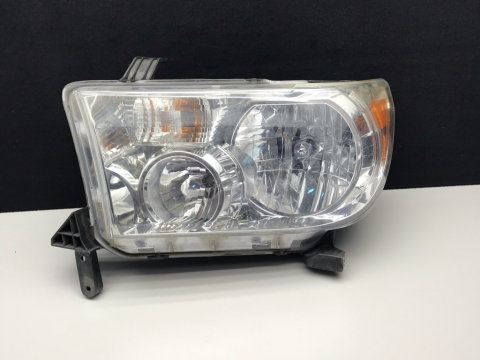 08-11 Toyota tundra driver side head light 937108-21