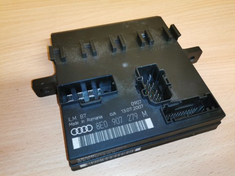 AUDI A4 B7 COMFORT control UNIT 8E0 907 279 M