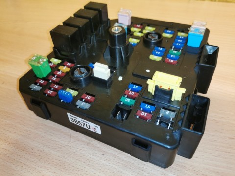 OPEL ANTARA FUSE BOX 95903657