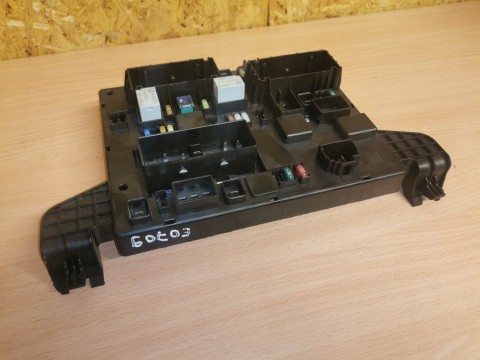 GM OPEL FUSE BOX 13449201 WX