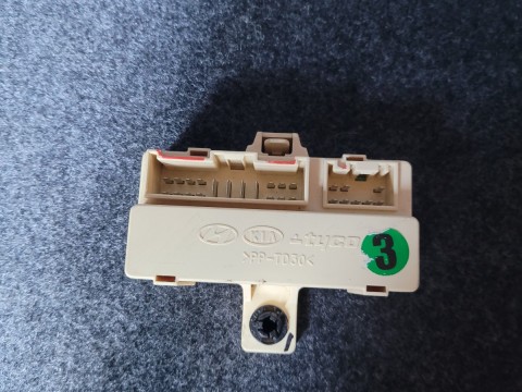 HYUNDAI SONATA 4 cyl main fuse relay box connector 