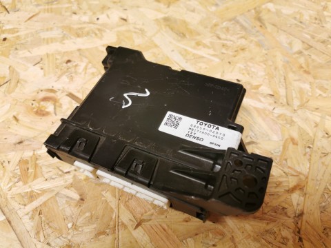 TOYOTA AURIS E18 CONTROL UNIT 88650-02D70