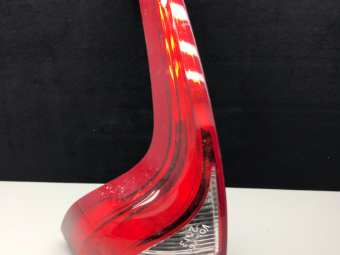 Volvo XC60  driver side tail light L90007892